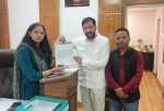 राज्य आंदोलनकारी का दर्जा मांगने जिलाधिकारी से मिले शिवप्रसाद सेमवाल